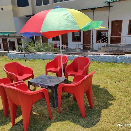 Hotel Studioz Sahastradhara Dehradun Exterior photo