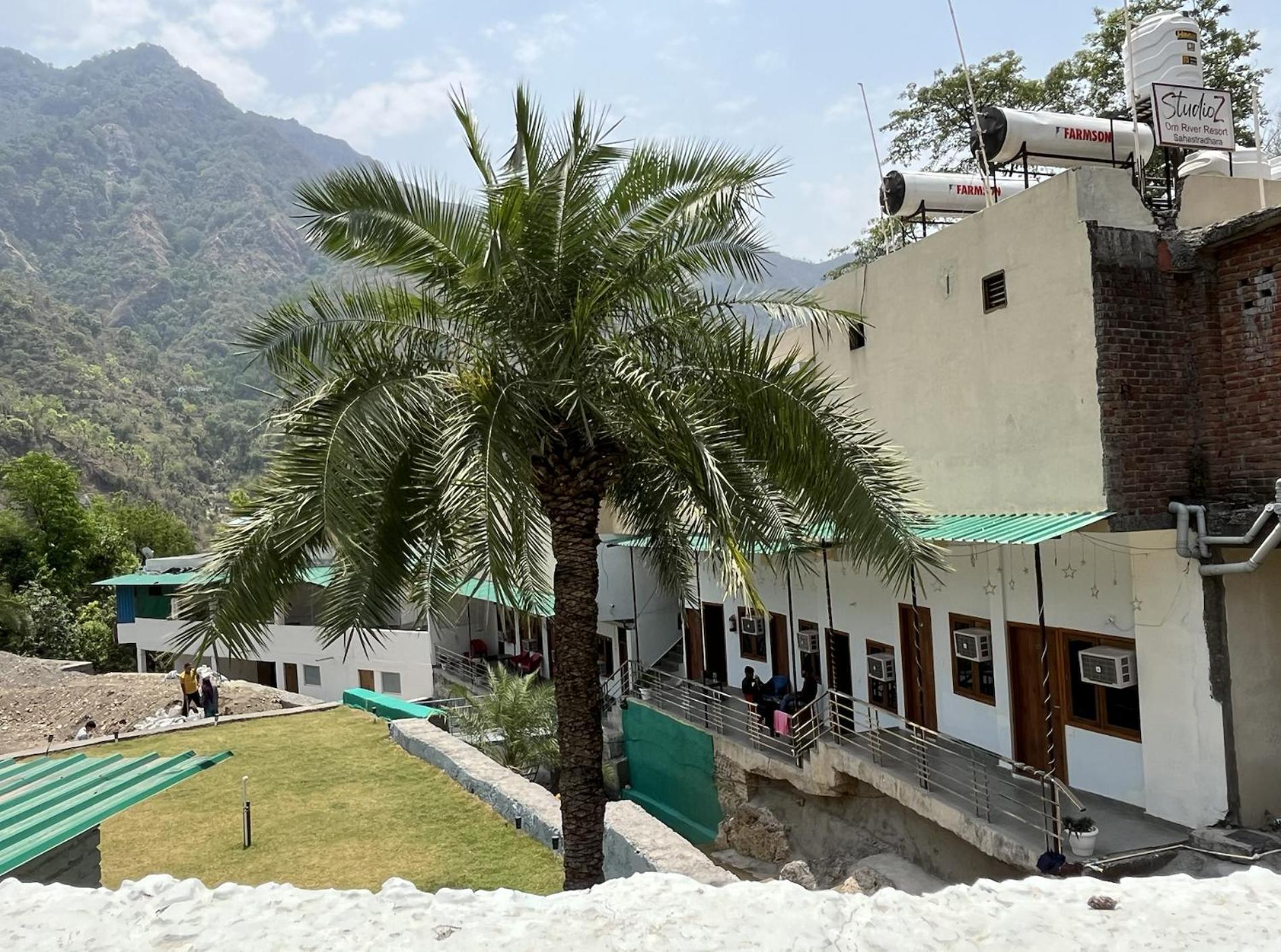 Hotel Studioz Sahastradhara Dehradun Exterior photo